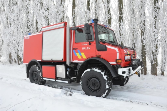 Camion-citerne feu forêt