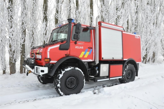 Camion-citerne feu forêt
