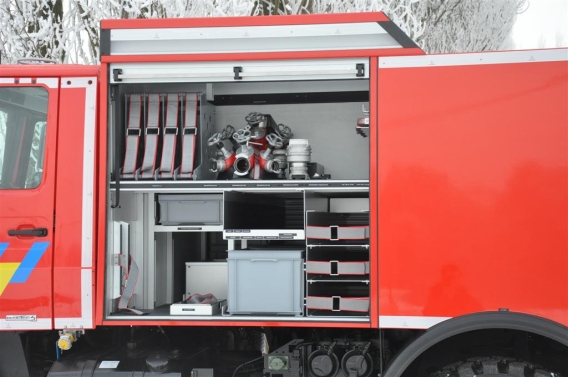 Camion-citerne feu forêt