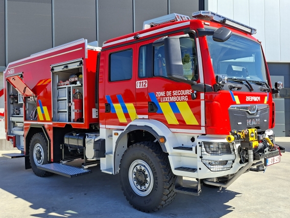 Camion-citerne feu forêt